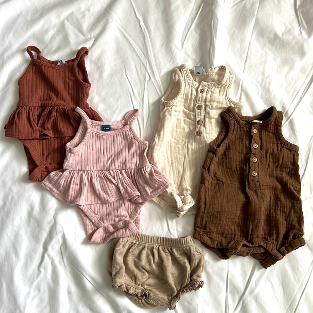 Old Navy Boho Neutral baby girl clothes 0-3 months